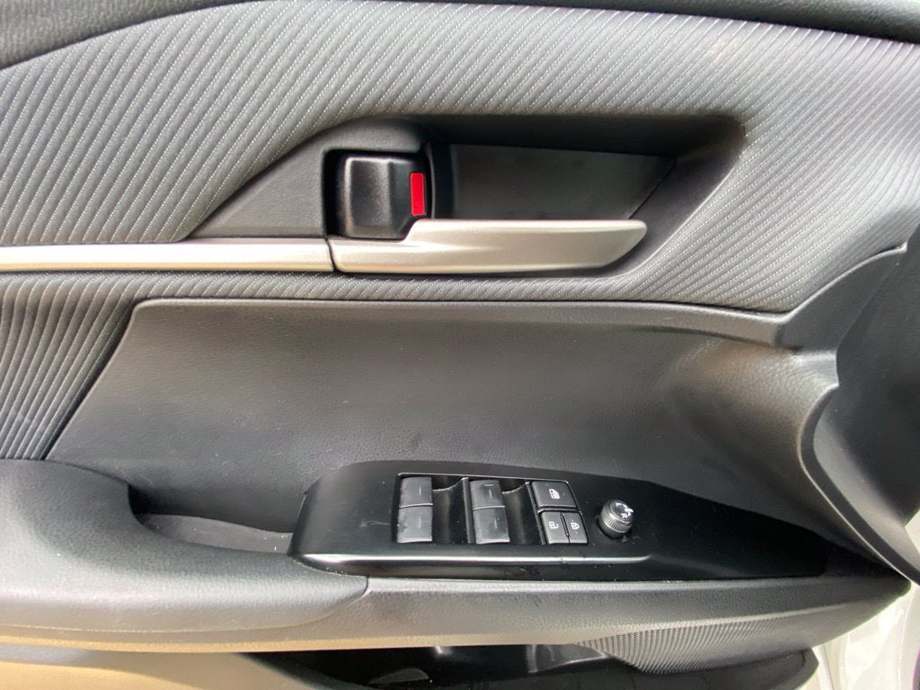 2025 Toyota Camry SE ONE OWNER / CLEAN CARFAX