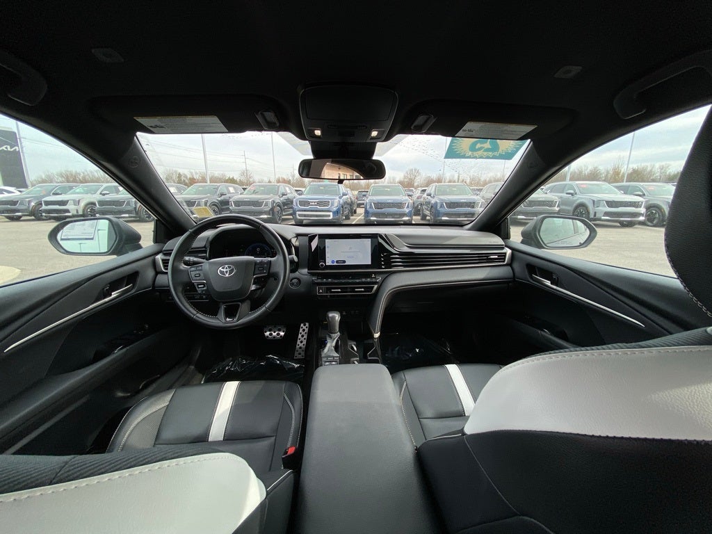 2025 Toyota Camry SE LEATHER / POWER SEAT
