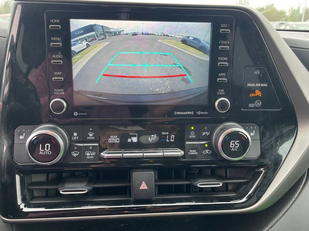 2020 Toyota Highlander XLE MOONROOF / HEATED SEATS