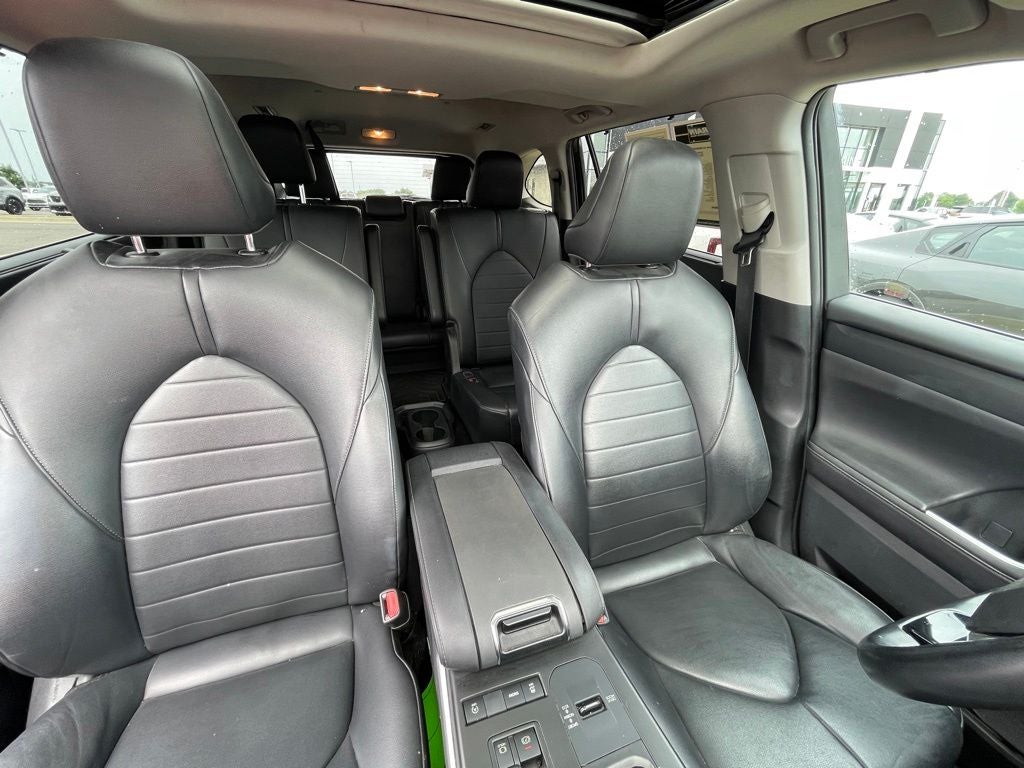 2020 Toyota Highlander XLE MOONROOF / HEATED SEATS
