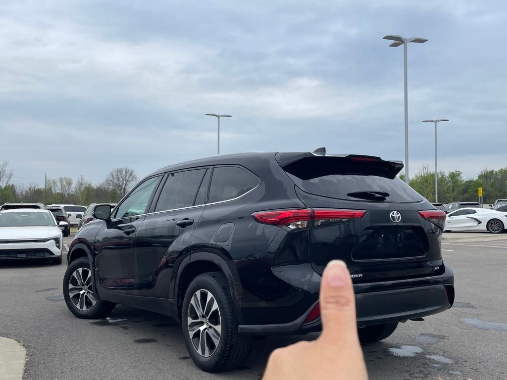 2020 Toyota Highlander XLE MOONROOF / HEATED SEATS