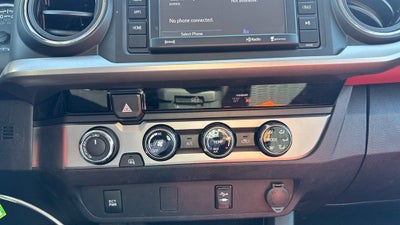 2017 Toyota Tacoma SR5 / 4X4 / ONE OWNER V6