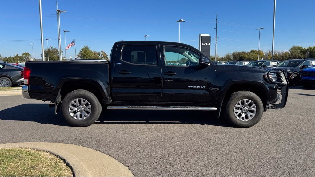 2017 Toyota Tacoma SR5 / 4X4 / ONE OWNER V6