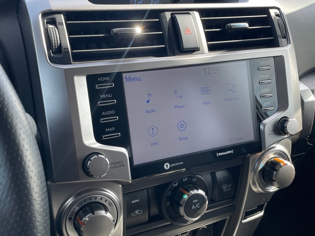 2023 Toyota 4Runner SR5 4X4 / ONE OWNER