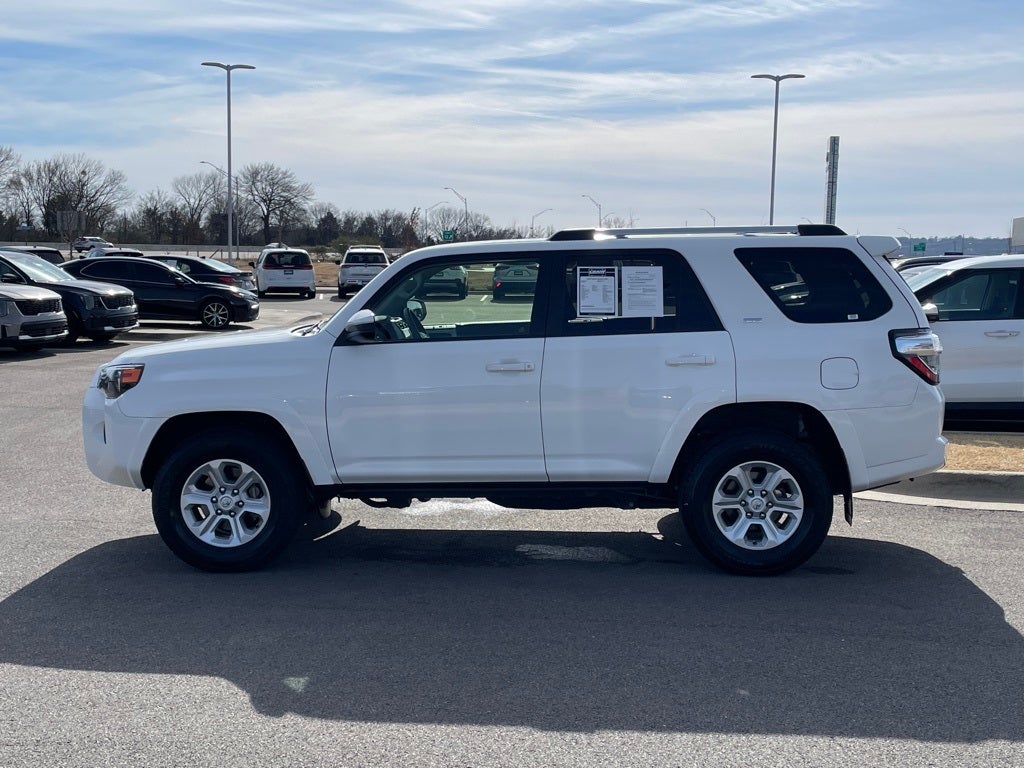 2023 Toyota 4Runner SR5 4X4 / ONE OWNER
