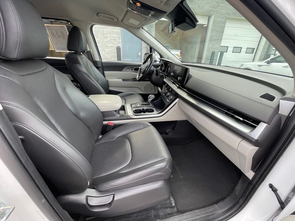 2024 Kia Carnival LX ONE OWNER / CLEAN CARFAX