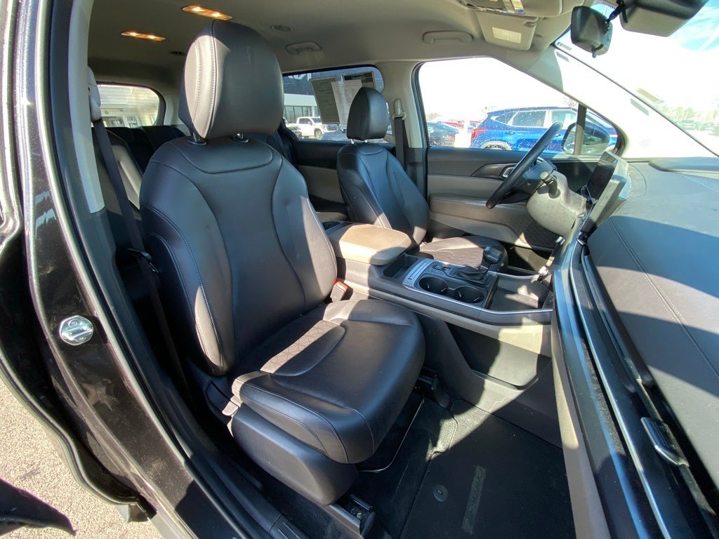 2025 Kia Carnival LXS CPO / LEATHER / HEATED SEATS