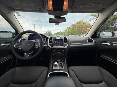 2022 Chrysler 300 Touring