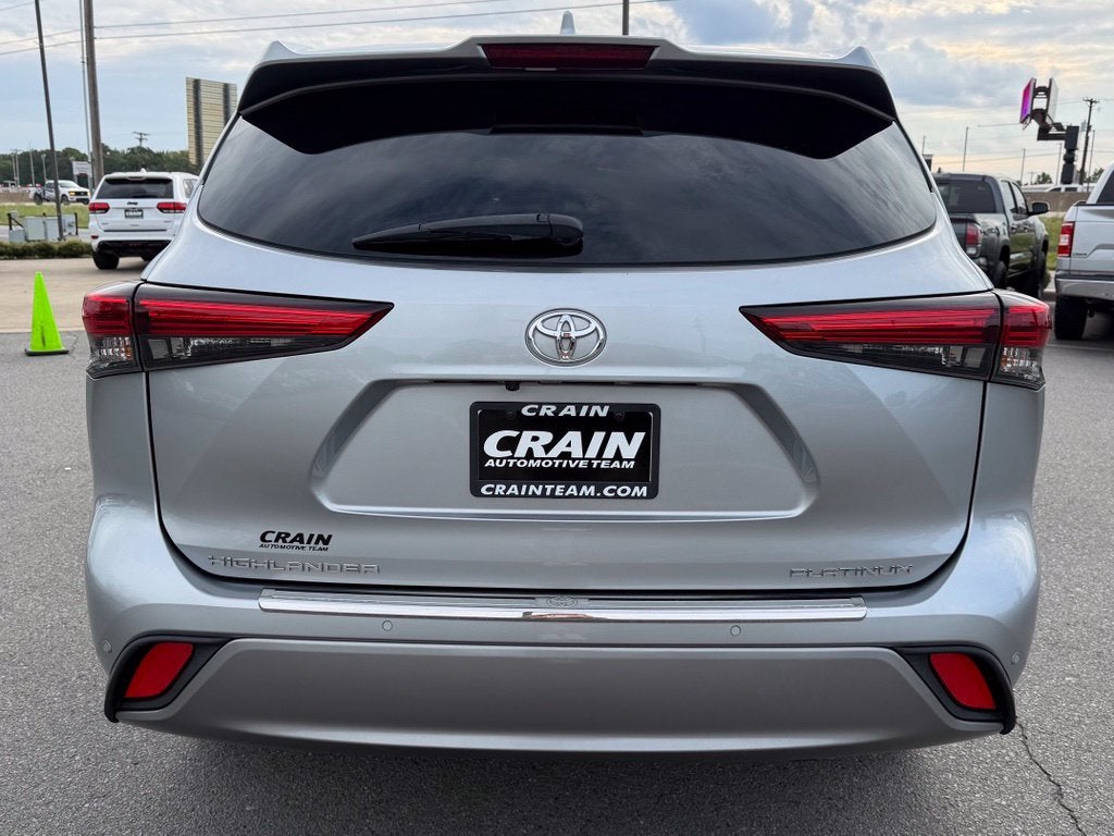 2022 Toyota Highlander Platinum *Platinum Pkg/Pano Roof/Pano View Mirrors