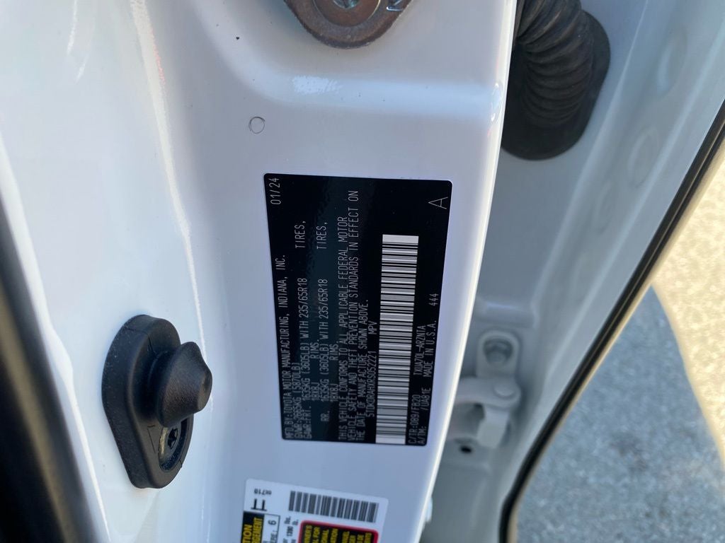 2024 Toyota Highlander LE