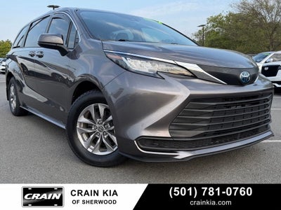 2022 Toyota Sienna LE 8 Passenger