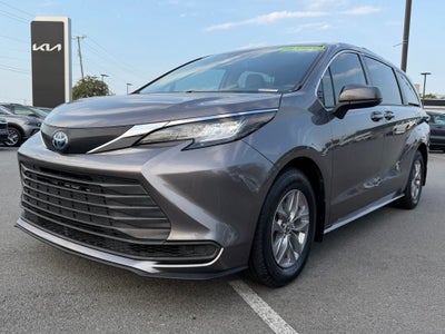 2022 Toyota Sienna LE 8 Passenger