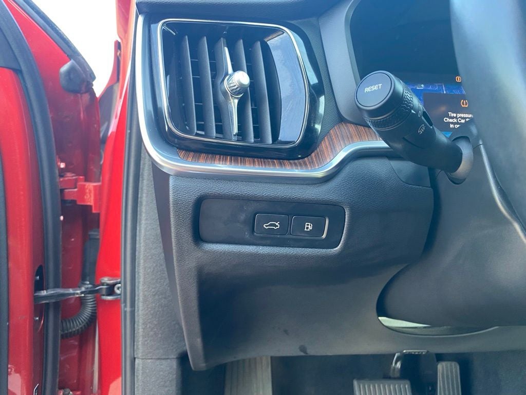 2023 Volvo S60 Recharge Plug-In Hybrid T8 Plus Dark Theme
