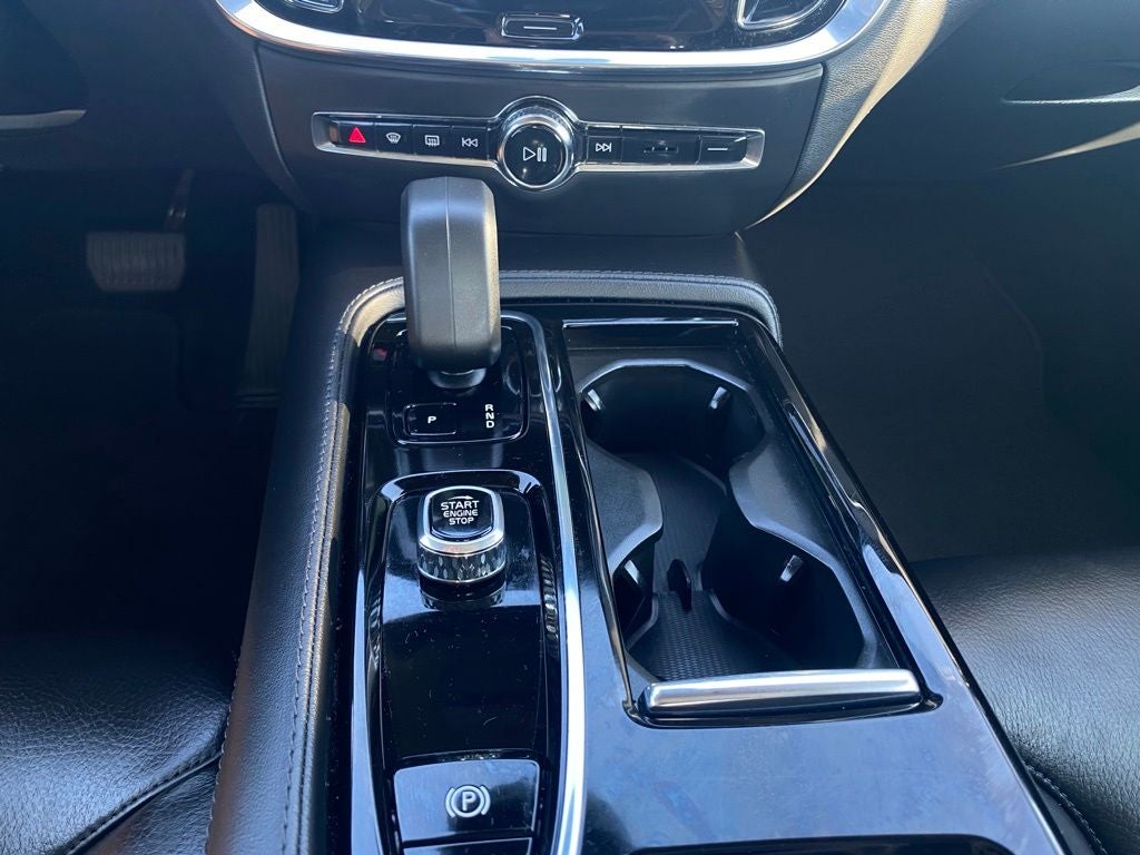 2023 Volvo S60 Recharge Plug-In Hybrid T8 Plus Dark Theme