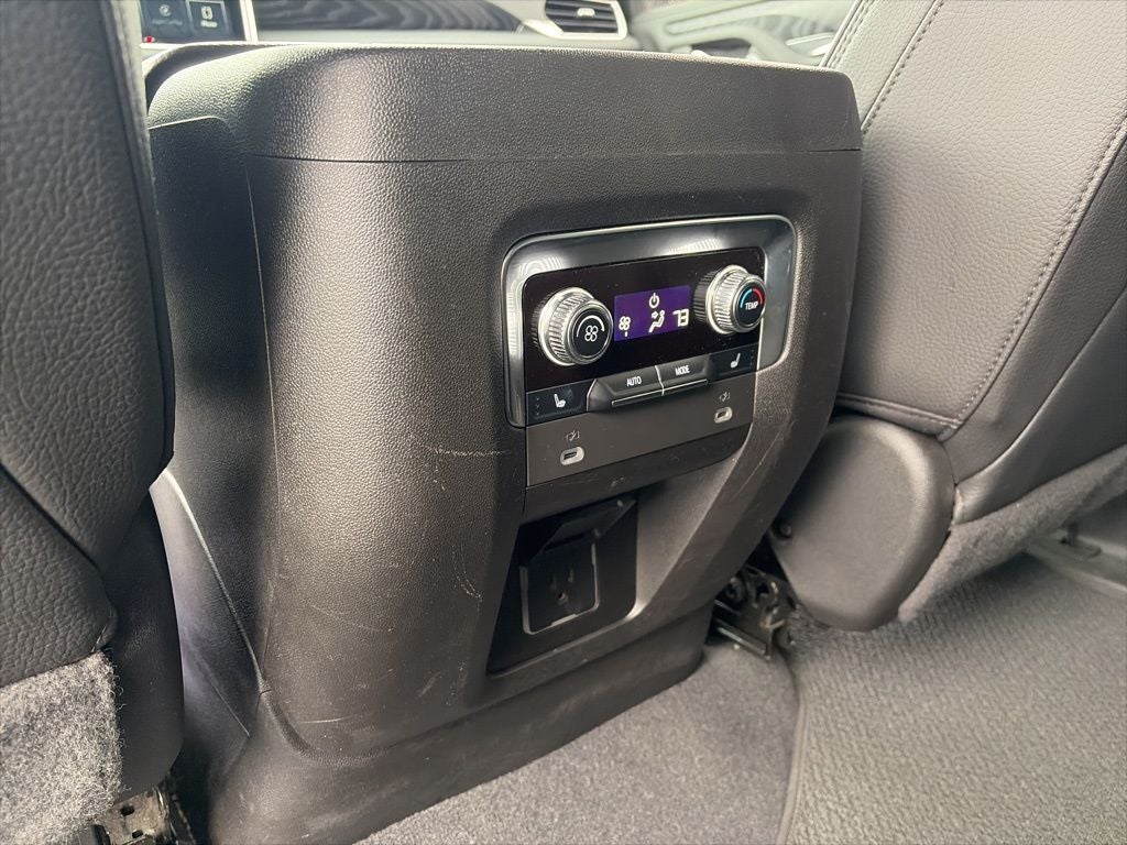 2022 GMC Yukon XL Denali AWD BLACKOUT CLEAN CARFAX