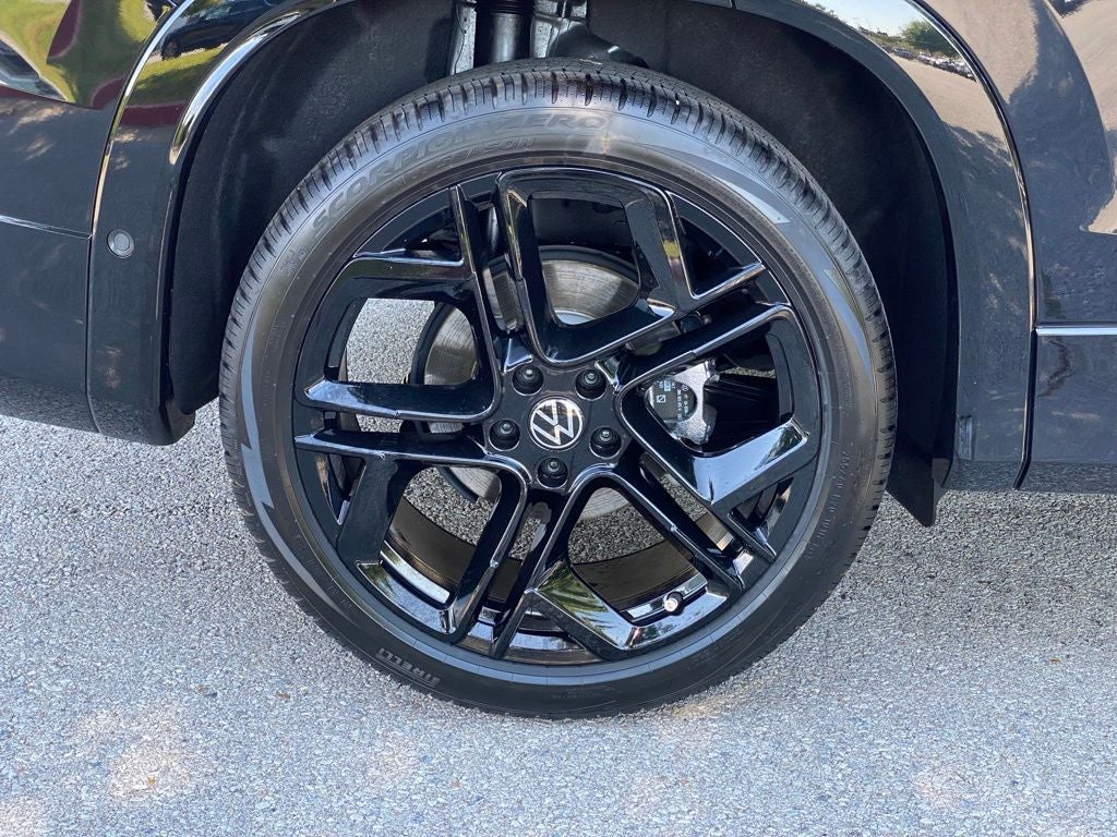 2026 Volkswagen Tiguan 2.0T SE R-Line Black