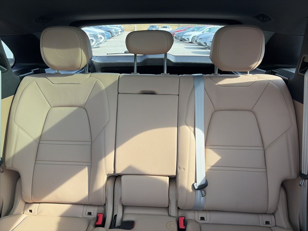 2023 Porsche Cayenne Platinum Edition