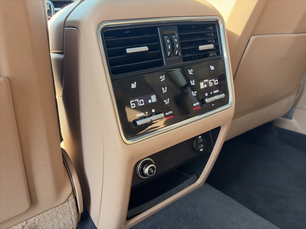 2023 Porsche Cayenne Platinum Edition