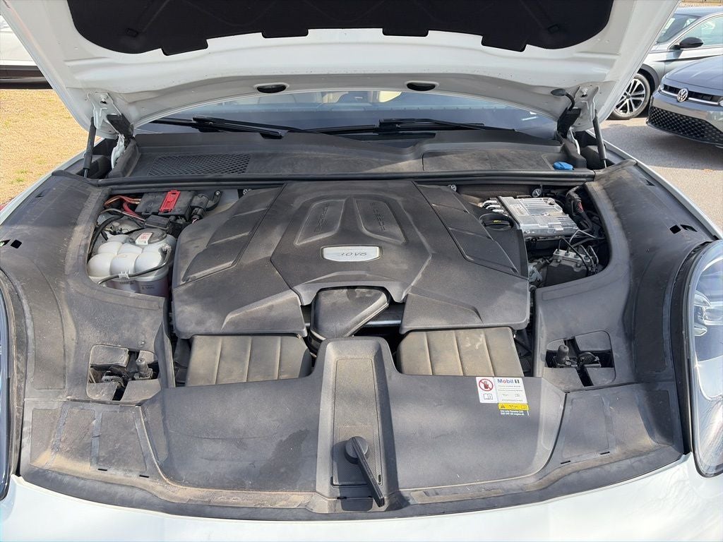 2023 Porsche Cayenne Platinum Edition