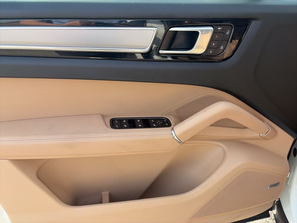2023 Porsche Cayenne Platinum Edition