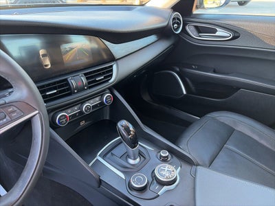2018 Alfa Romeo Giulia Base AWD COLD WEATHER AND 3D NAVIGATION