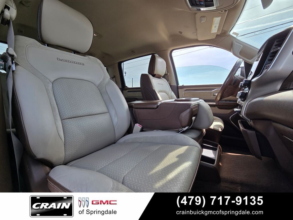 2020 RAM 1500 Laramie CREW CAB 4X4 V/8 HEMI