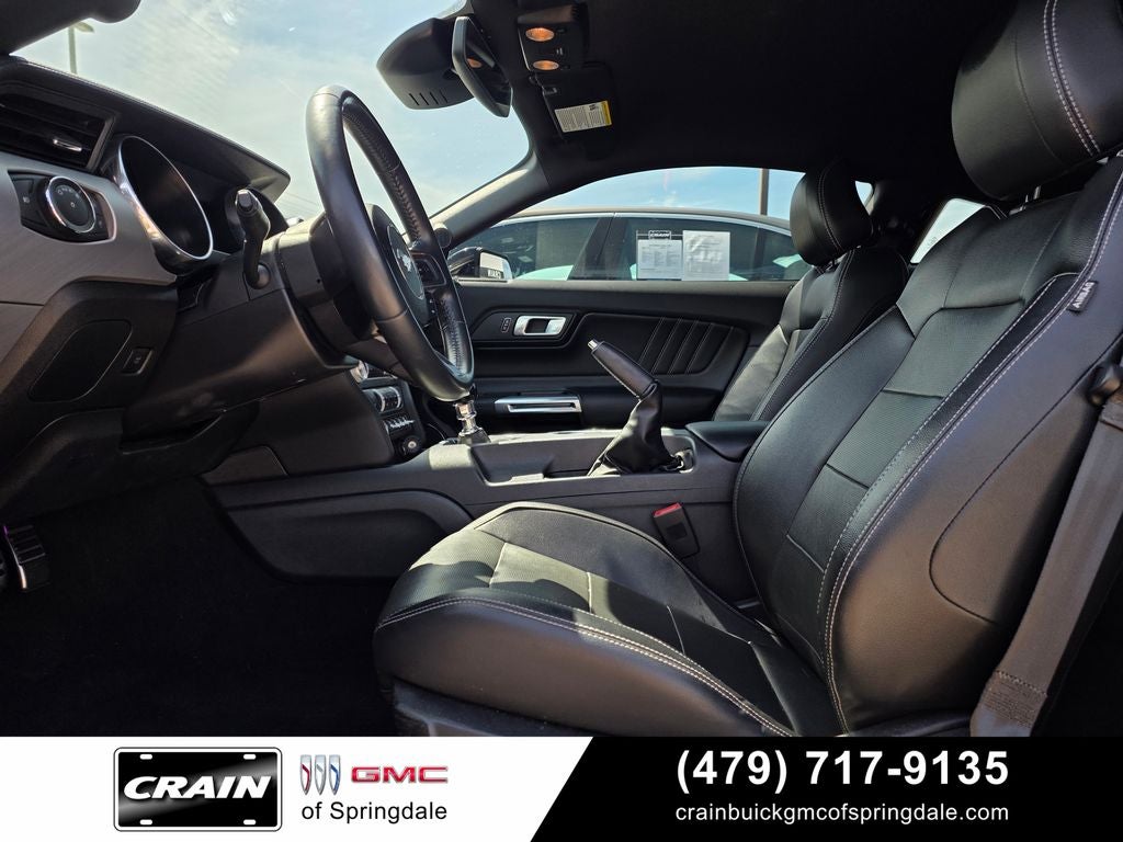 2021 Ford Mustang GT Premium 6-Speed / Black Accent / Nav