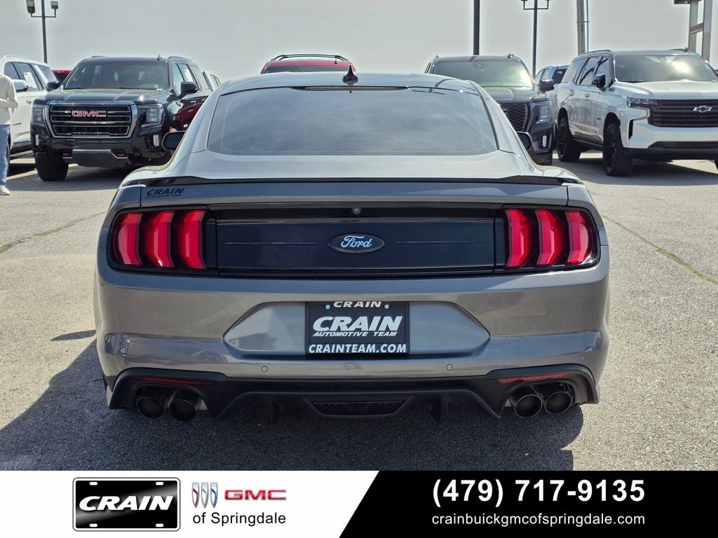 2021 Ford Mustang GT Premium 6-Speed / Black Accent / Nav
