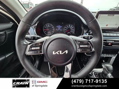 2023 Kia Seltos S Nav / Two-Tone / 35 MPG