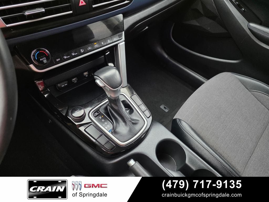 2023 Kia Seltos S Nav / Two-Tone / 35 MPG