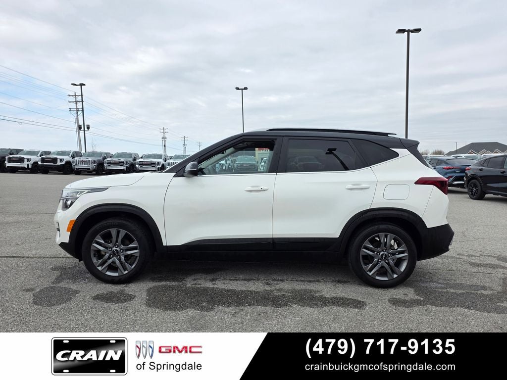 2023 Kia Seltos S Nav / Two-Tone / 35 MPG