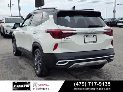 2023 Kia Seltos S Nav / Two-Tone / 35 MPG
