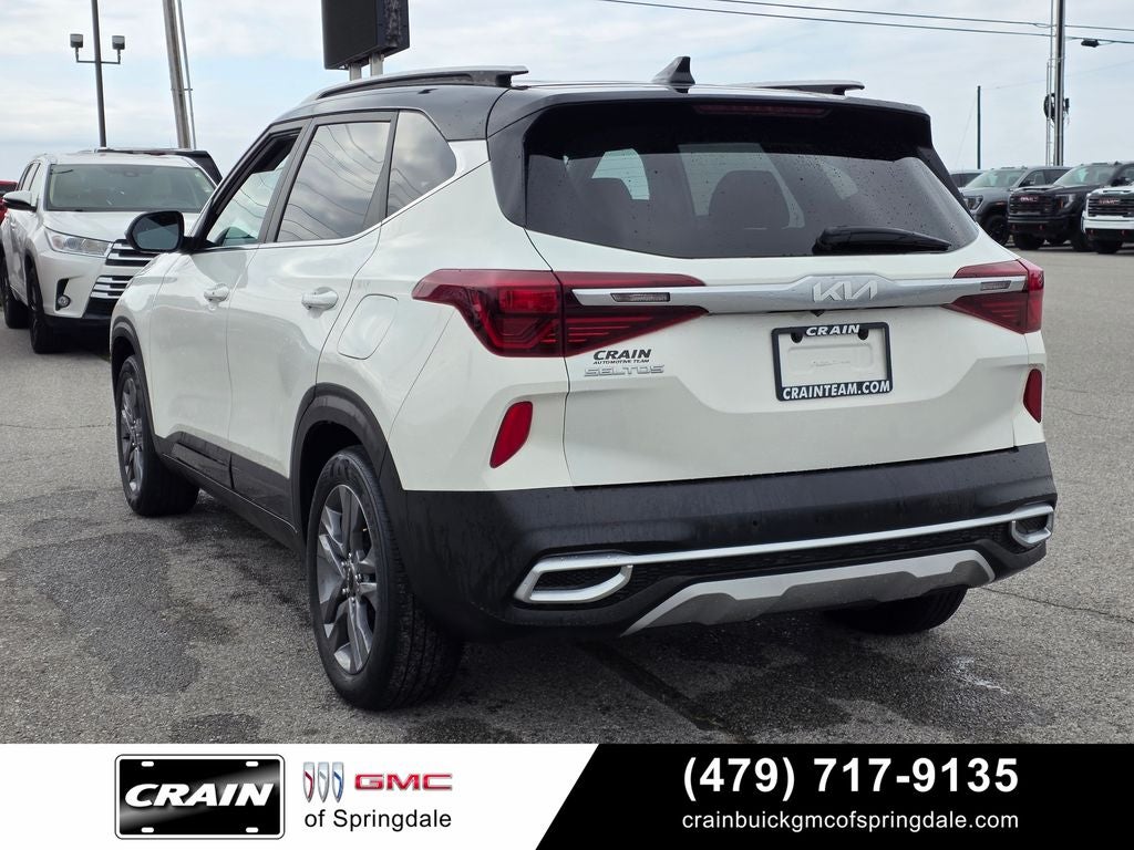 2023 Kia Seltos S Nav / Two-Tone / 35 MPG