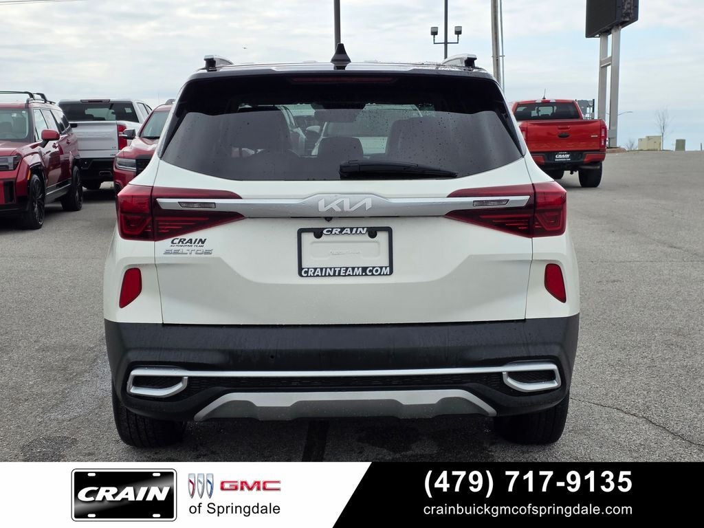 2023 Kia Seltos S Nav / Two-Tone / 35 MPG
