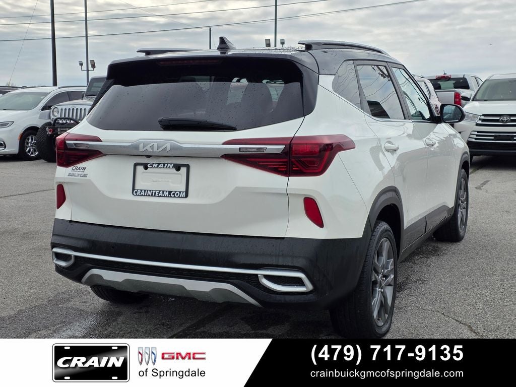 2023 Kia Seltos S Nav / Two-Tone / 35 MPG