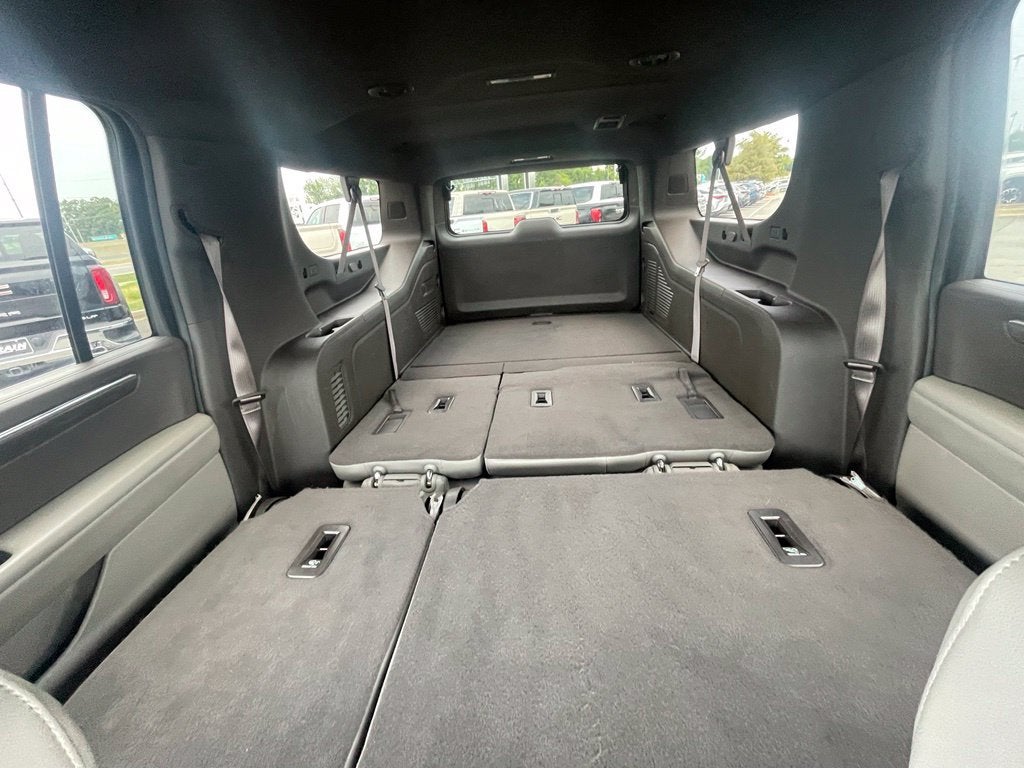 2025 Chevrolet Suburban LT