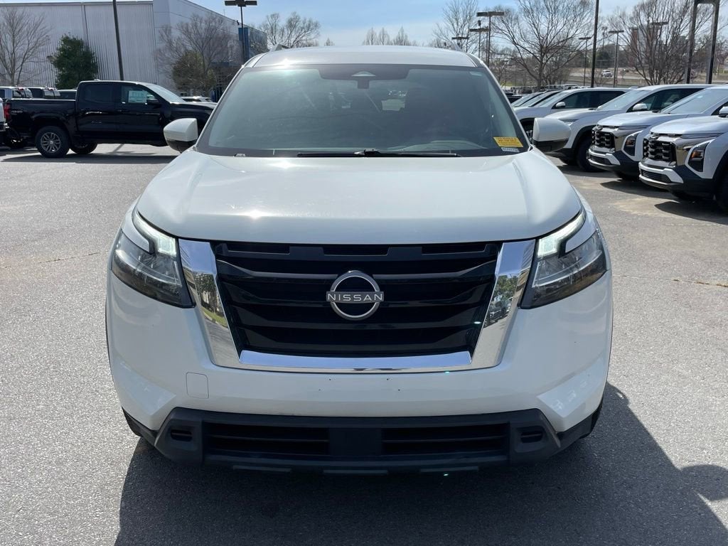 2022 Nissan Pathfinder SV