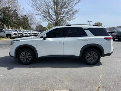 2022 Nissan Pathfinder SV