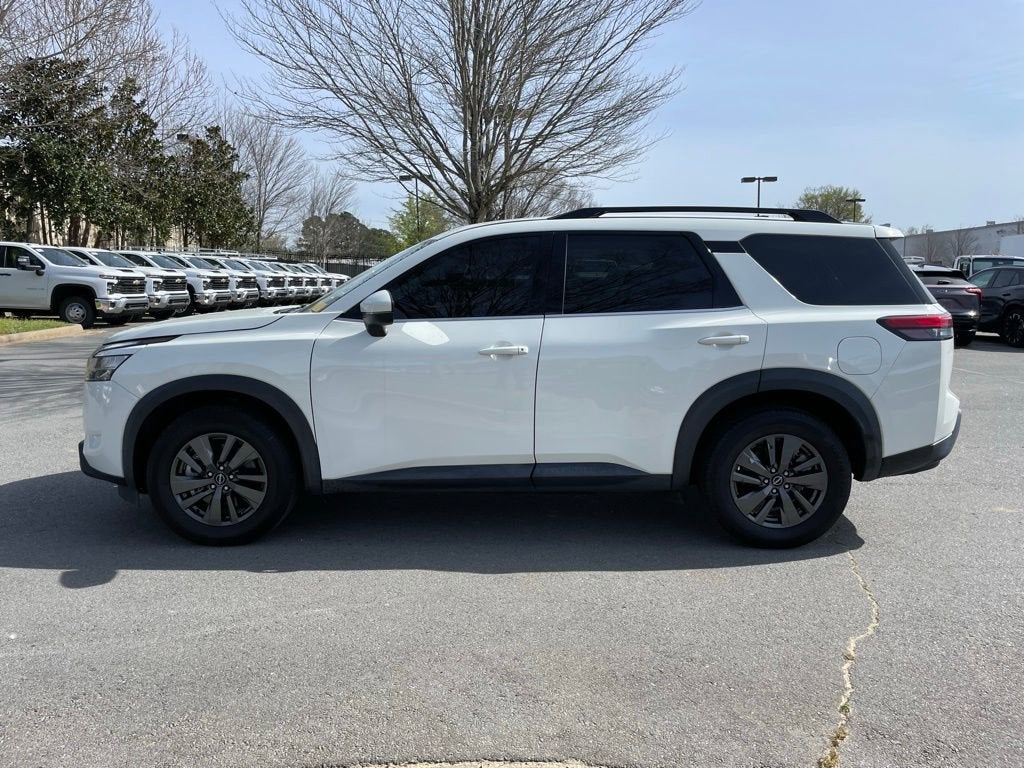 2022 Nissan Pathfinder SV