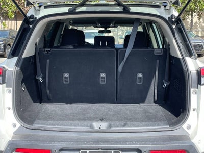 2022 Nissan Pathfinder SV