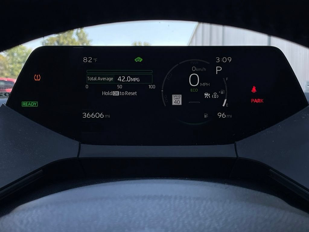 2025 Toyota Prius LE