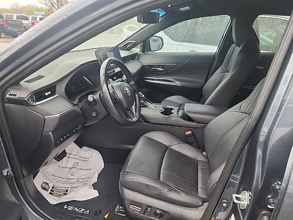 2024 Toyota Venza LE