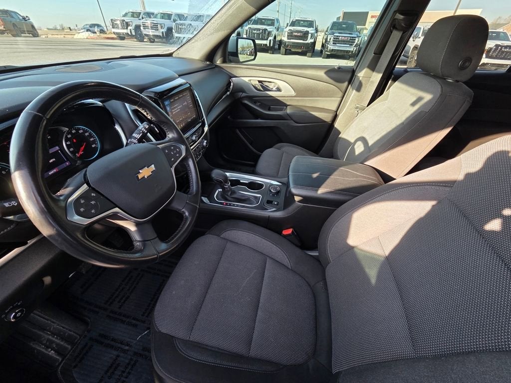 2022 Chevrolet Traverse LT Cloth