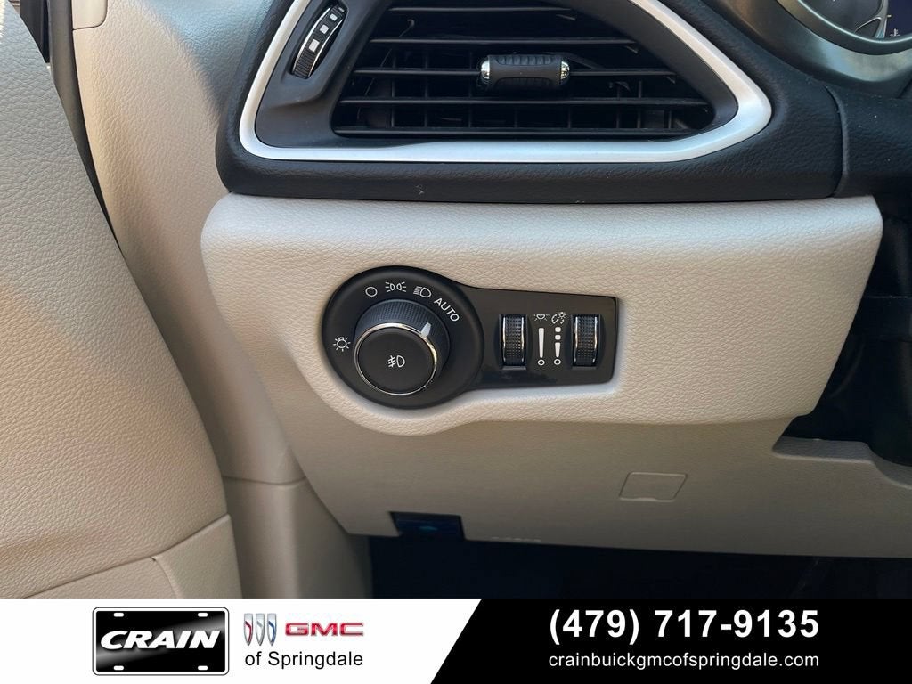 2024 Chrysler Pacifica Touring L