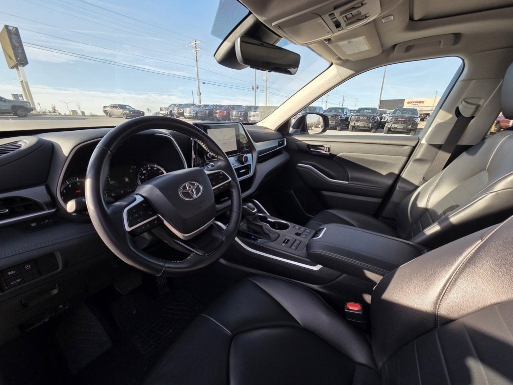 2024 Toyota Highlander LE
