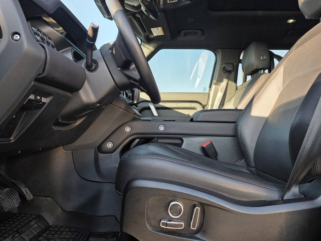 2024 Land Rover Defender X-Dynamic SE