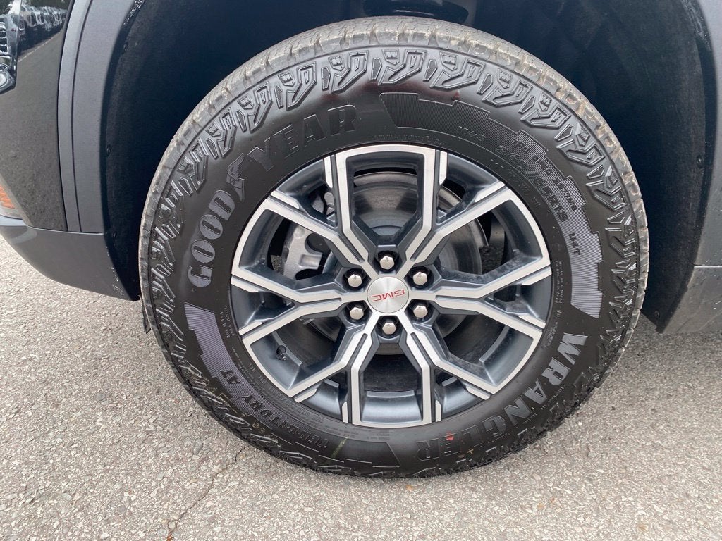 2027 GMC Acadia AT4