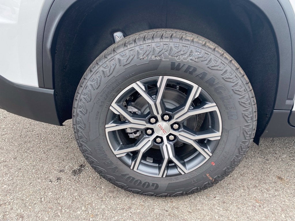 2027 GMC Acadia AT4 - Photo 9