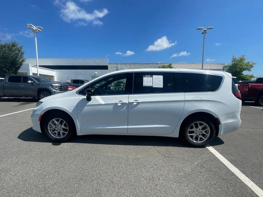 2025 Chrysler Pacifica Select