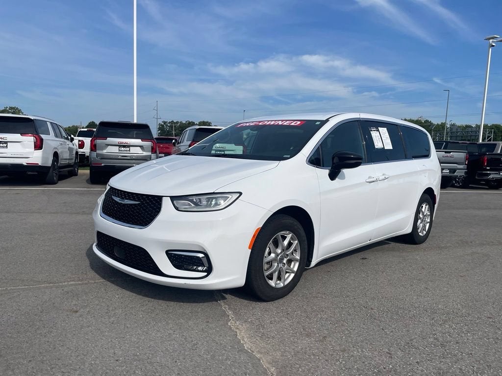 2025 Chrysler Pacifica Select